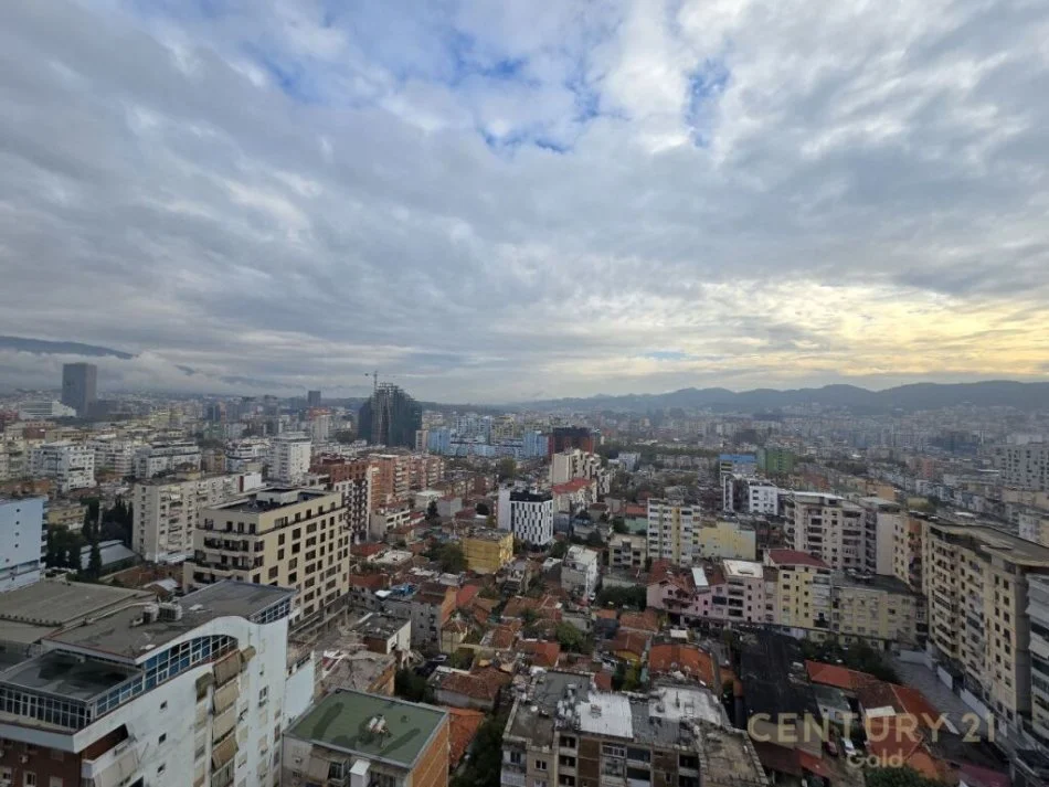 Tirane, jepet me qera zyre Kati 17, 160 m² 1.900 € (rruga e kavajes)