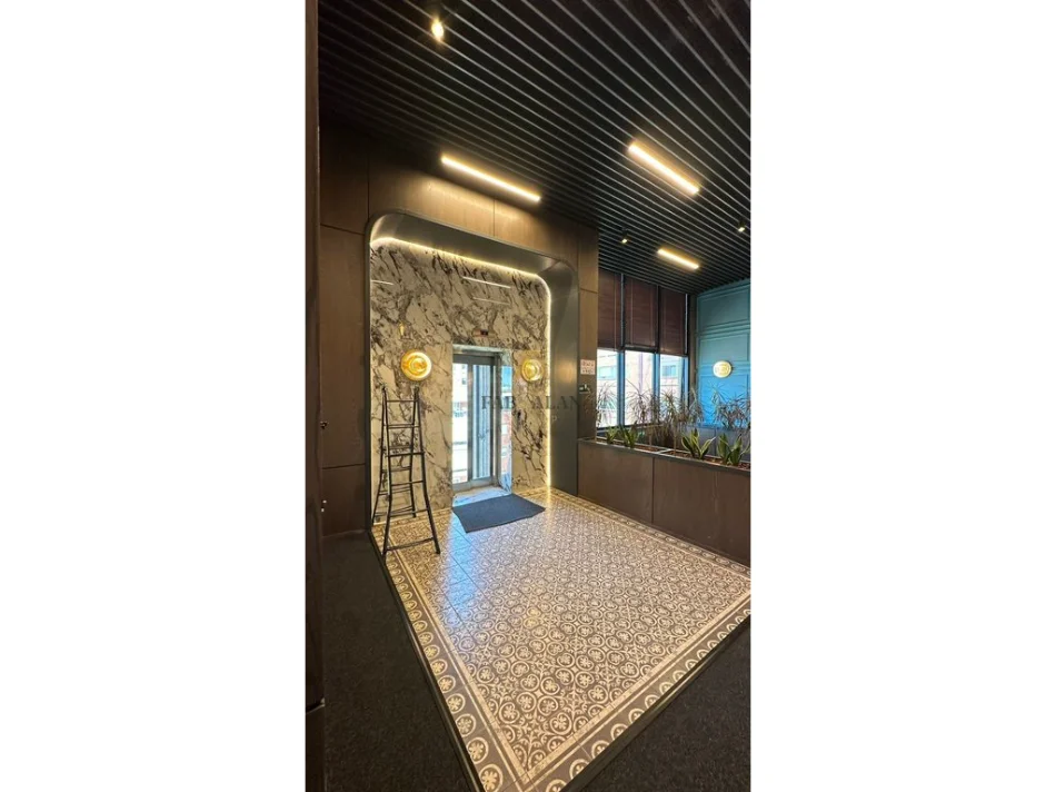 Tirane, jepet me qera apartament+verande | Penthouse Kati 9, 1.000 m² 10.000 € (Perballe Spitalit American 3)