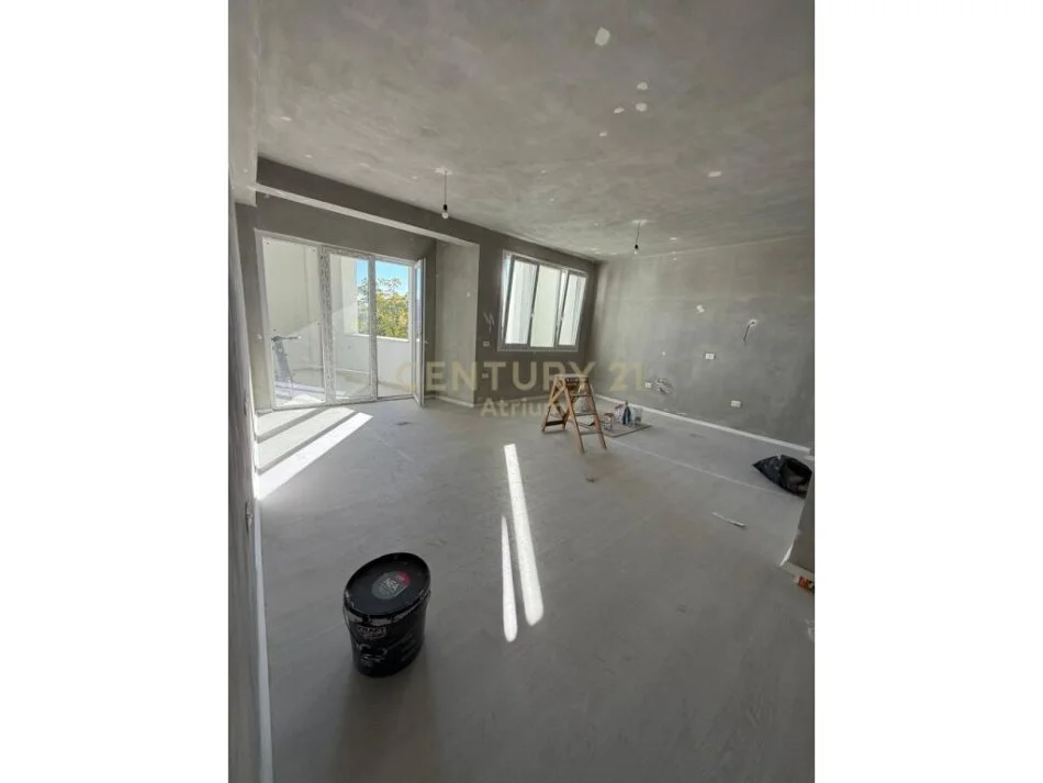 Tirane, jepet me qera apartament 2+1 Kati 2, 96 m² 450 € 