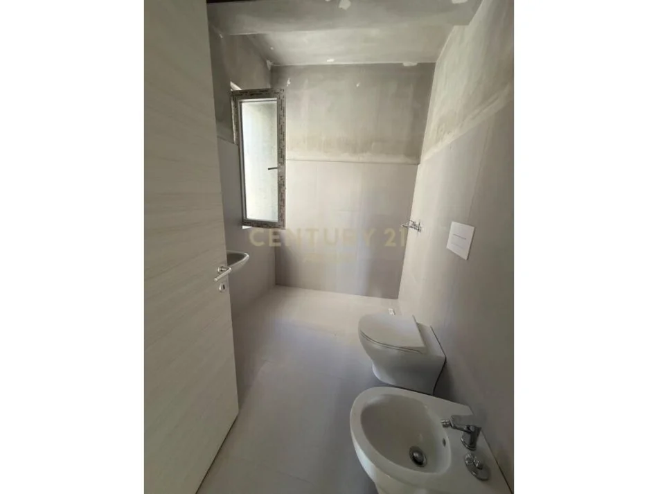 Tirane, jepet me qera apartament 2+1 Kati 2, 96 m² 450 € 