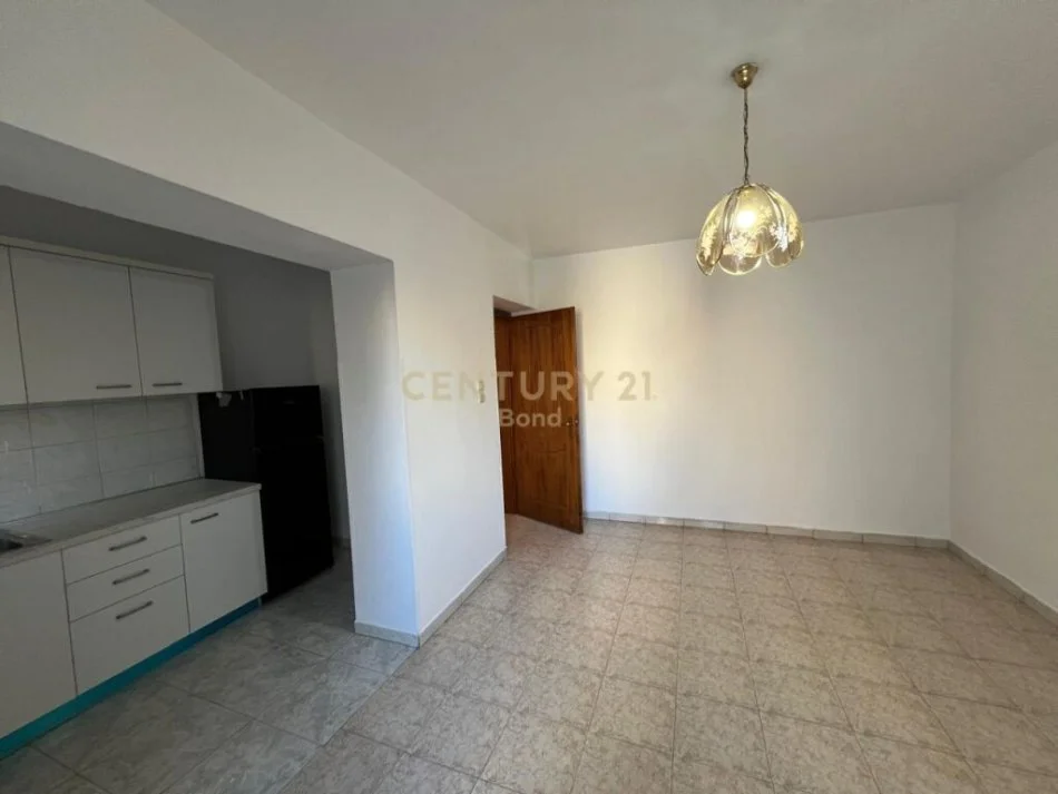 Tirane, jepet me qera apartament 3+1+Aneks Kati 2, 80 m² 600 € 
