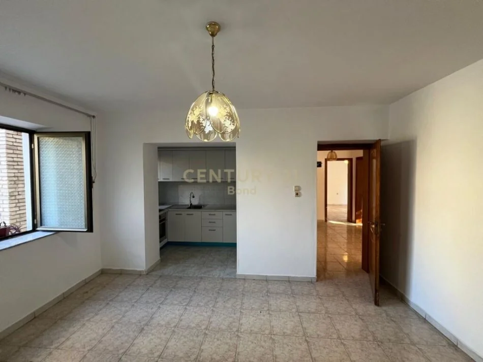 Tirane, jepet me qera apartament 3+1+Aneks Kati 2, 80 m² 600 € 