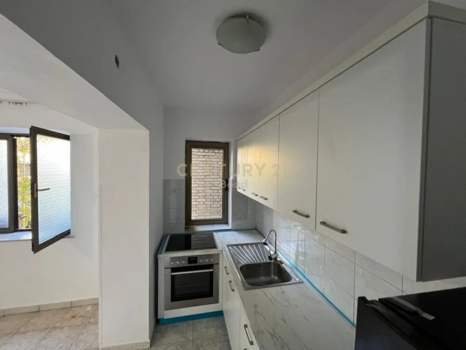 Tirane, jepet me qera apartament 3+1+Aneks Kati 2, 80 m² 600 € 