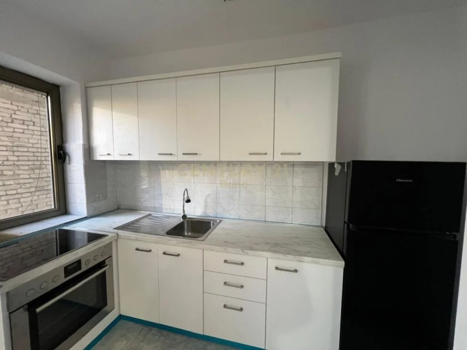 Tirane, jepet me qera apartament 3+1+Aneks Kati 2, 80 m² 600 € 