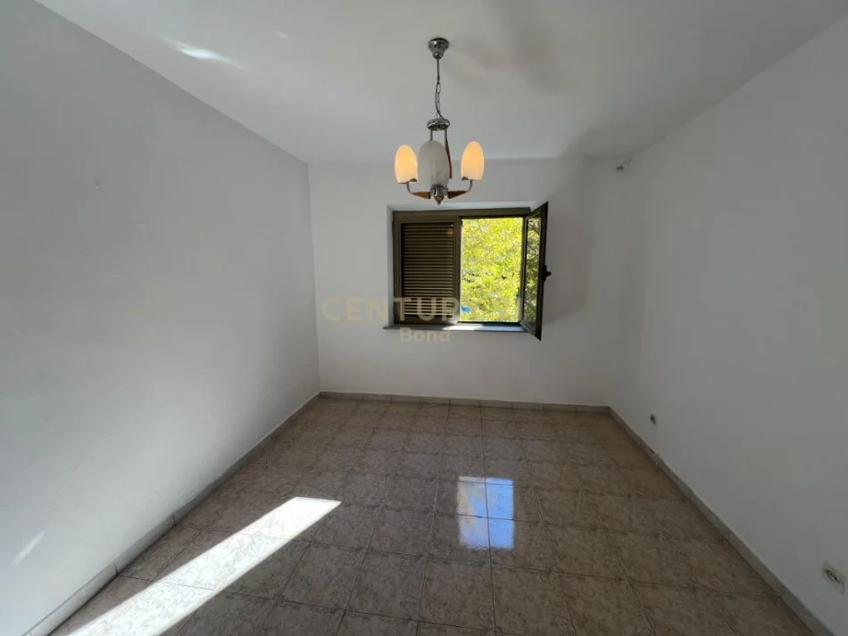 Tirane, jepet me qera apartament 3+1+Aneks Kati 2, 80 m² 600 € 