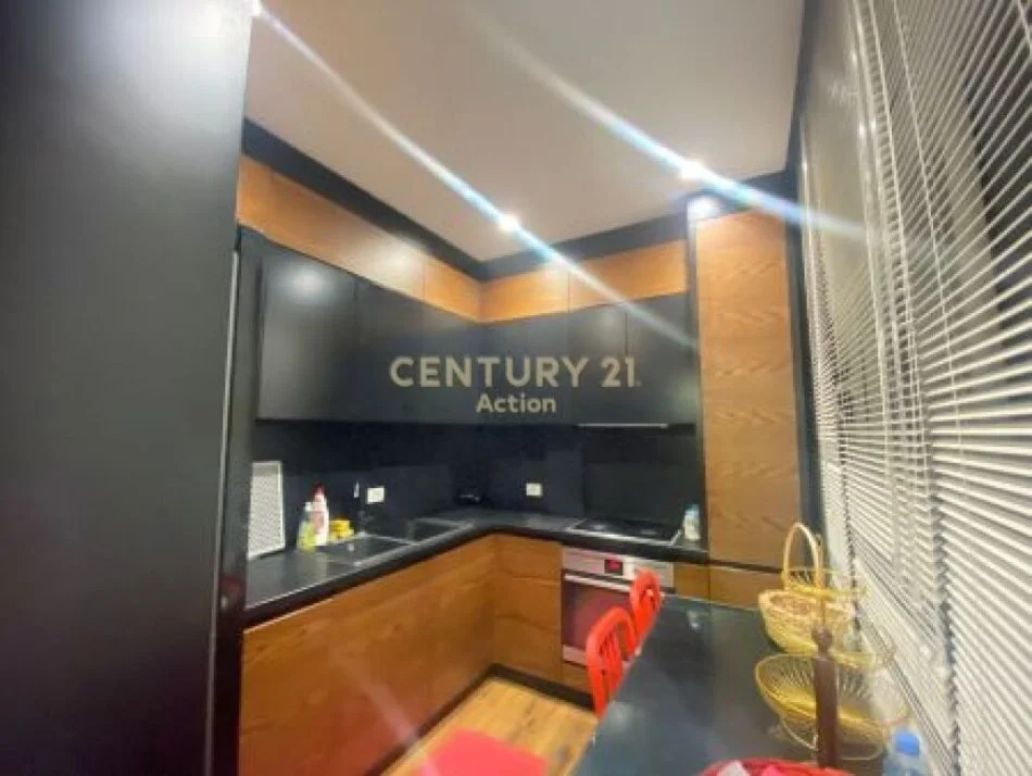 Tirane, jepet me qera apartament Kati 8, 92 m² 900 € 