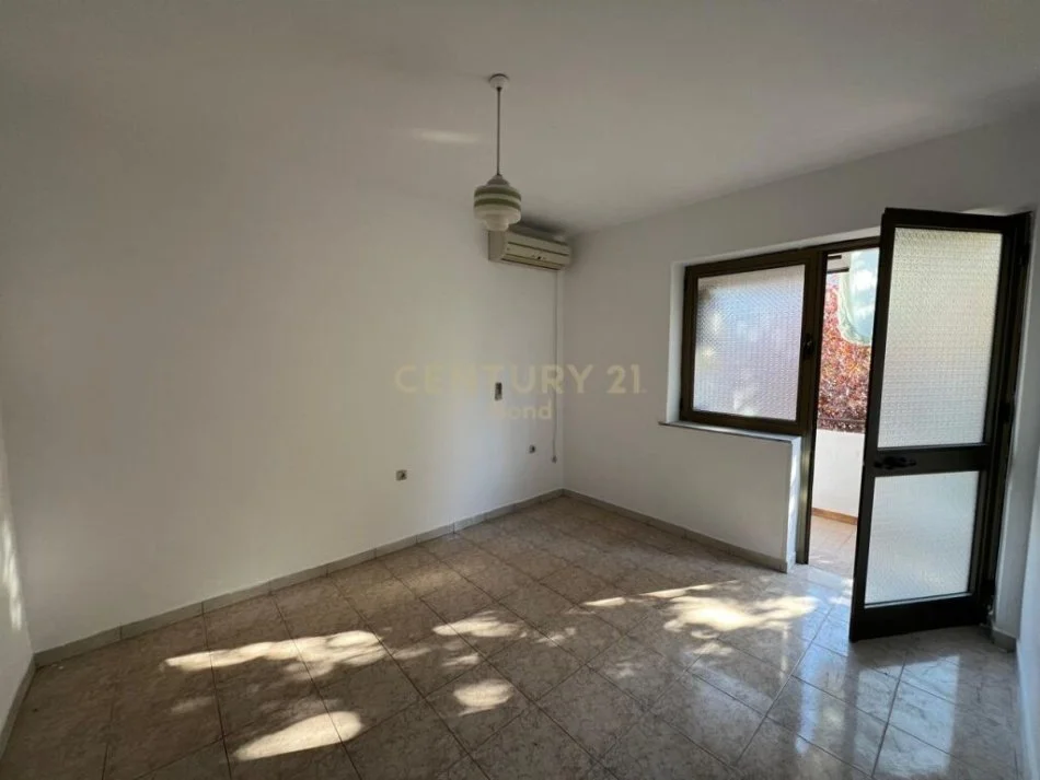 Tirane, jepet me qera apartament 3+1+Aneks Kati 2, 80 m² 600 € 