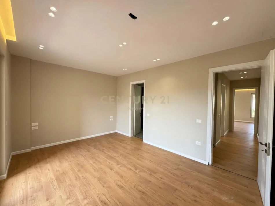 Tirane, shitet apartament 2+1 Kati 3, 107 m² 255.000 € (Qendra Tregtare TEG)