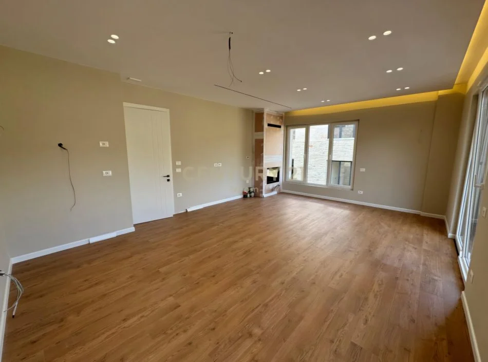 Tirane, shitet apartament 2+1 Kati 3, 107 m² 255.000 € (Qendra Tregtare TEG)