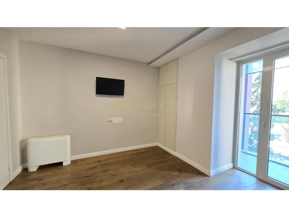 Tirane, jepet me qera apartament 2+1 , 128 m² 1.800 € 