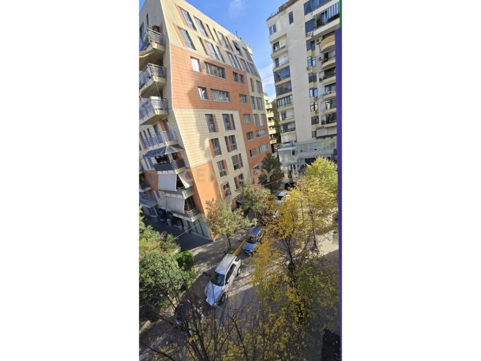 Tirane, jepet me qera apartament 2+1 , 128 m² 1.800 € 