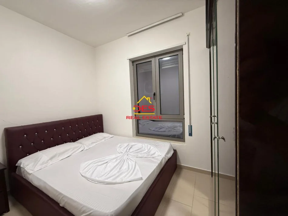 Vlore, jepet me qera apartament 2+1+Ballkon Kati 2, 90 m² 400 € (Rruga Aleksandër Moisiu)