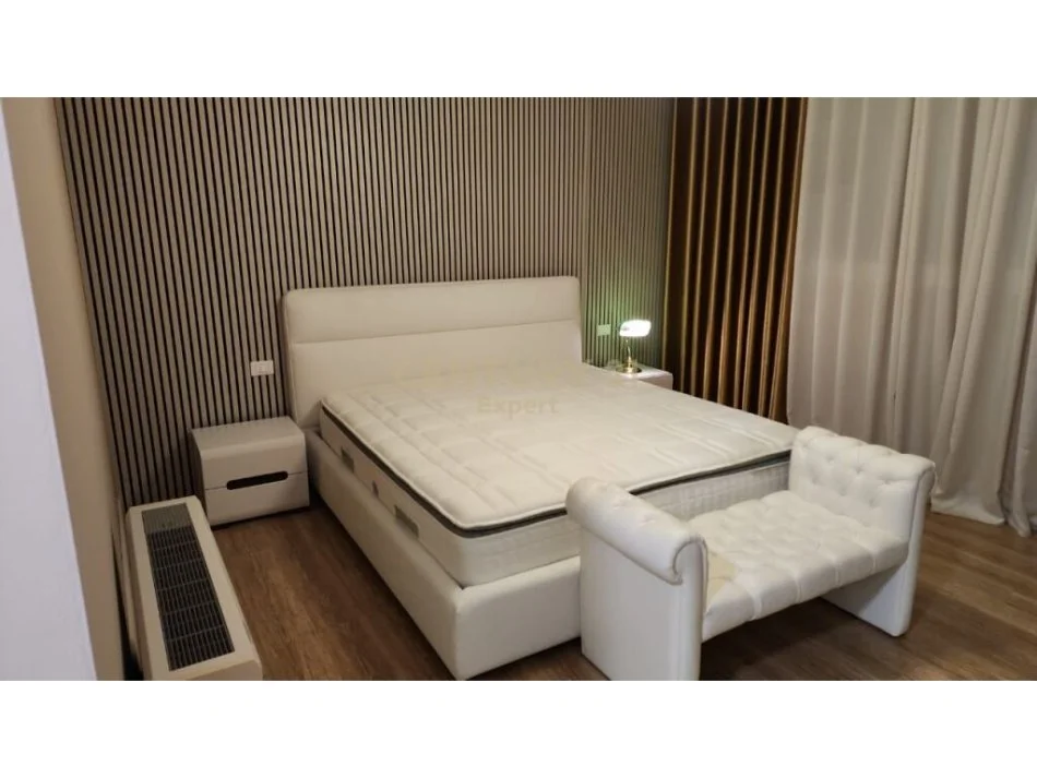 Tirane, jepet me qera Vile 3+1 Kati 2, 533 m² 2.200 € (LONG HILL)