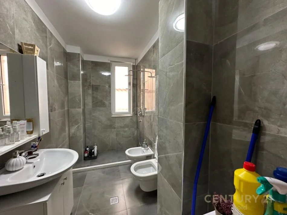 Tirane, shes apartament 1+1 Kati 1, 52 m² 105.000 € 