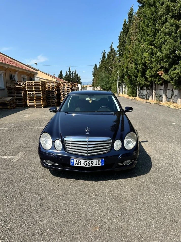 Tirane, shes makine Mercedes Benz E-200 Nafte, blu automatik Klima 200.000 km 5.600 €