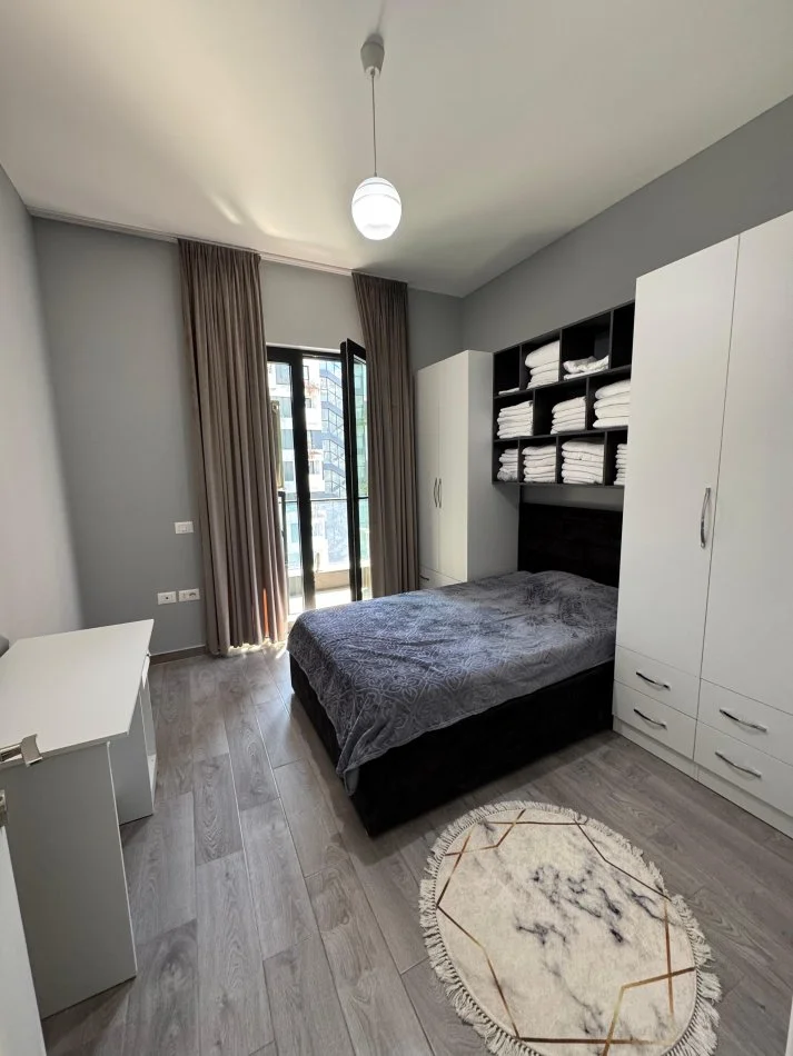 Tirane, jepet me qera apartament 3+1+Ballkon Kati 5, 135 m² 1.200 € (Square 21 Apartament 3+1+2+2+Post Parkimi Per Qera Mobilim Luksoz)