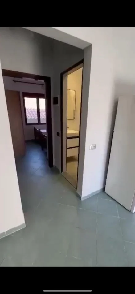 Tirane, jepet me qera shtepi 2+1 Kati 1, 70 m² 500 € (Laprak)