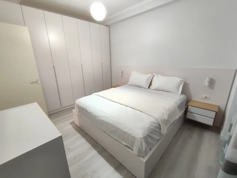 Tirane, jepet me qera apartament 2+1 Kati 2, 58 m² 600 € (Prokuroria e tiranes)