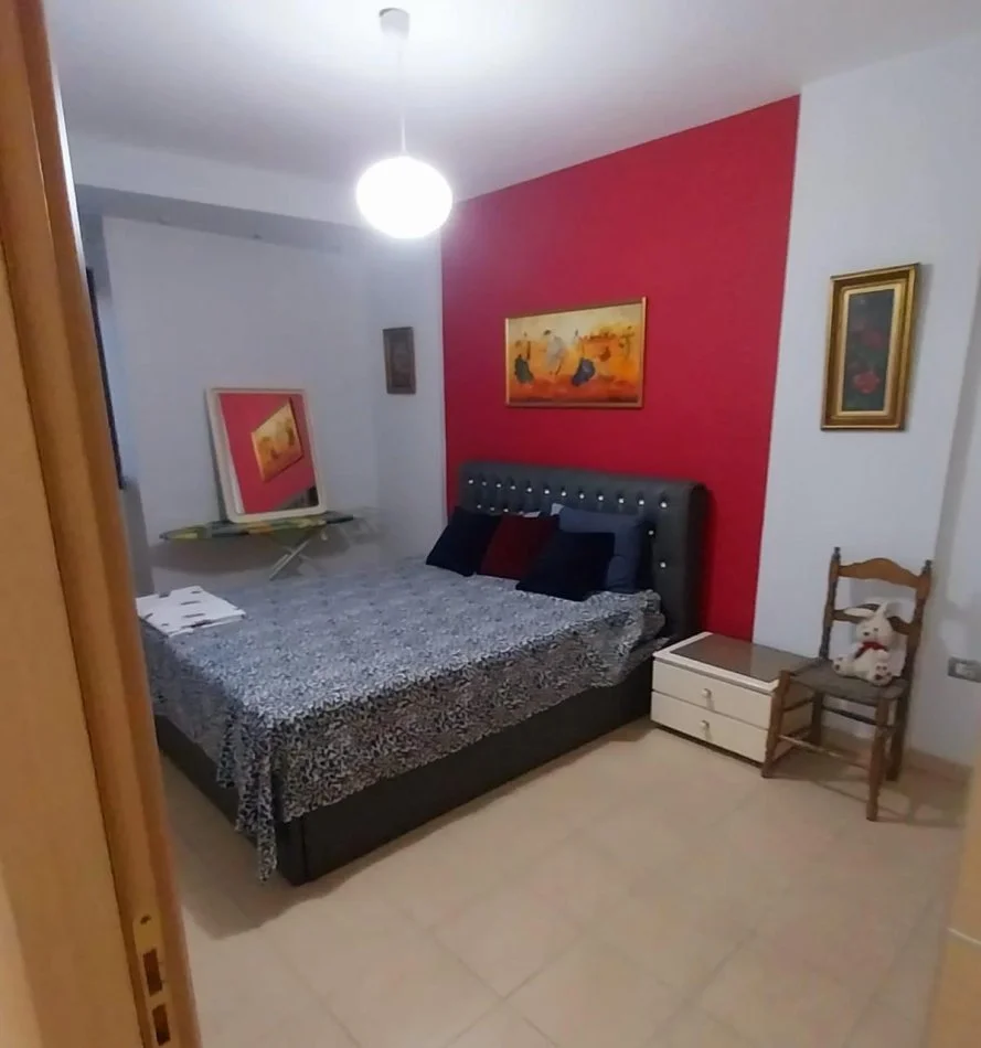 Tirane, jepet me qera apartament 1+1+Ballkon , 450 € (Kodra e Diellit)