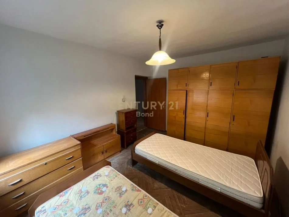 Tirane, shitet apartament 2+1 Kati 1, 70 m² 85.000 € (ish Tregu Elektrik)