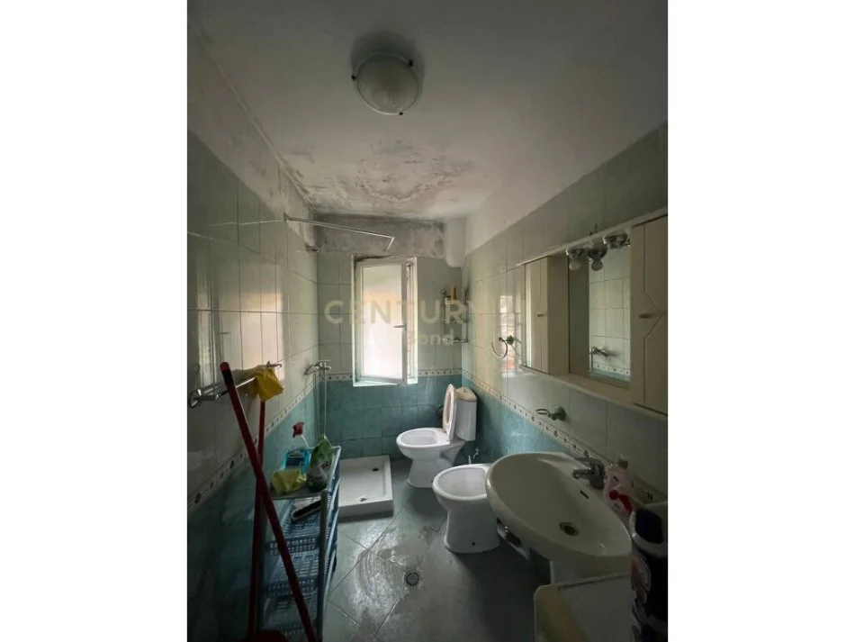 Tirane, shitet apartament 2+1 Kati 1, 70 m² 85.000 € (ish Tregu Elektrik)