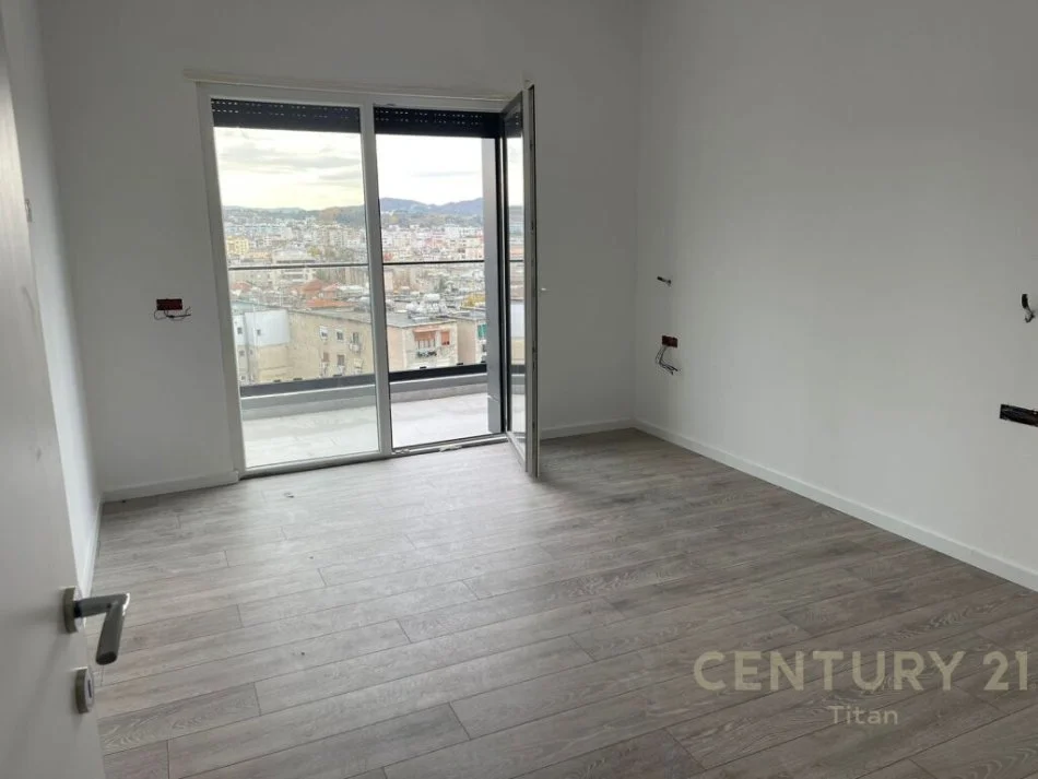 Tirane, shitet apartament 2+1 Kati 7, 113 m² 214.000 € (Perballe shkolles Kongresi i Lushnjes, Tirana)
