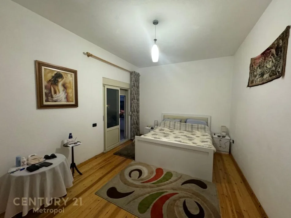 Tirane, shitet shtepi 2+1 Kati 2, 230 m² 260.000 € (Rruga Ali Visha)