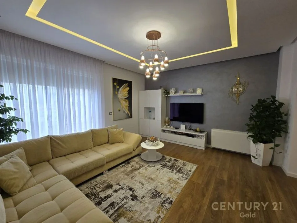 Tirane, shitet apartament 2+1+Ballkon Kati 2, 147 m² 310.000 € (KOPSHTI BOTANIK)