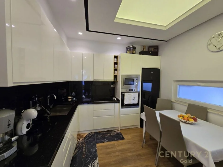 Tirane, shitet apartament 2+1+Ballkon Kati 2, 147 m² 310.000 € (KOPSHTI BOTANIK)