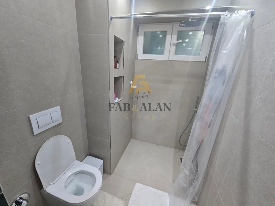 Tirane, shitet apartament 2+1+Ballkon , 76 m² 210.000 € (Brryli)