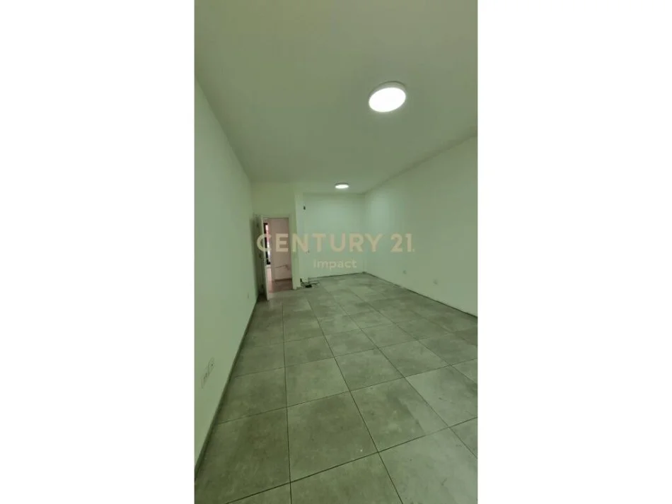 Tirane, shitet apartament 2+1 Kati 3, 94 m² 190.800 € (Kompleksi Arlis, Farmacia 10, Rruga e Dibrës)