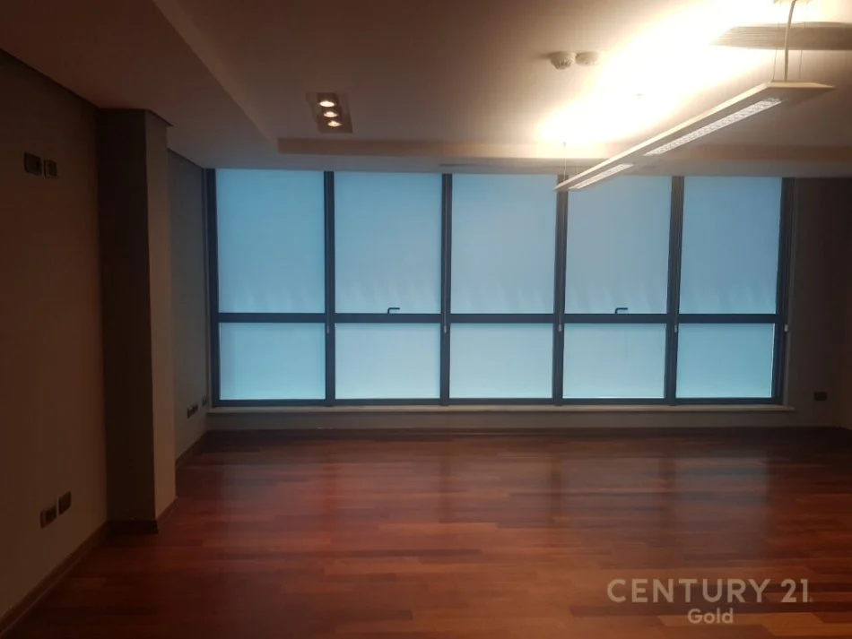 Tirane, jepet me qera zyre Kati 3, 70 m² 850 € (Rruga e barrikadave)