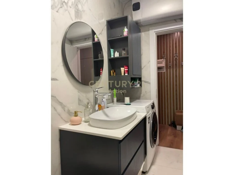 Tirane, jepet me qera apartament 2+1 Kati 8, 100 m² 600 € 