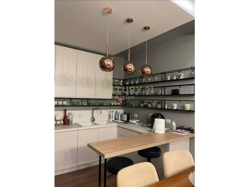 Tirane, jepet me qera apartament 2+1 Kati 8, 100 m² 600 € 