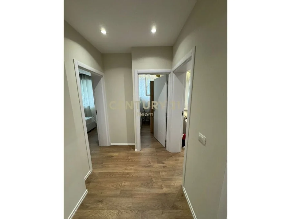 Tirane, jepet me qera apartament 2+1 Kati 1, 53 m² 450 € (Brryl)