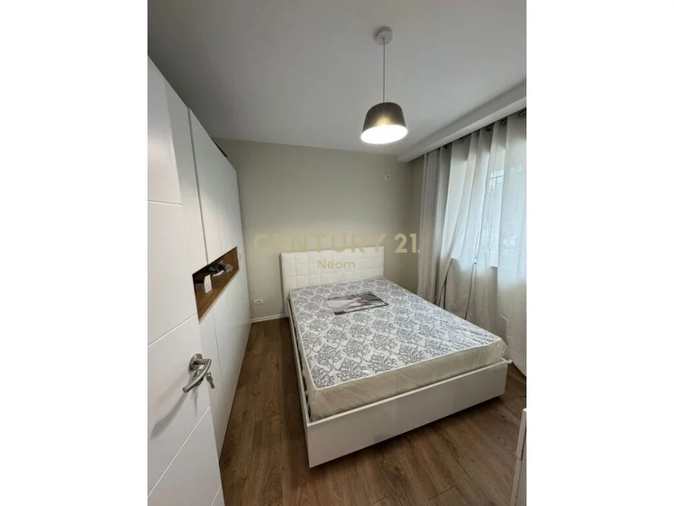 Tirane, jepet me qera apartament 2+1 Kati 1, 53 m² 450 € (Brryl)
