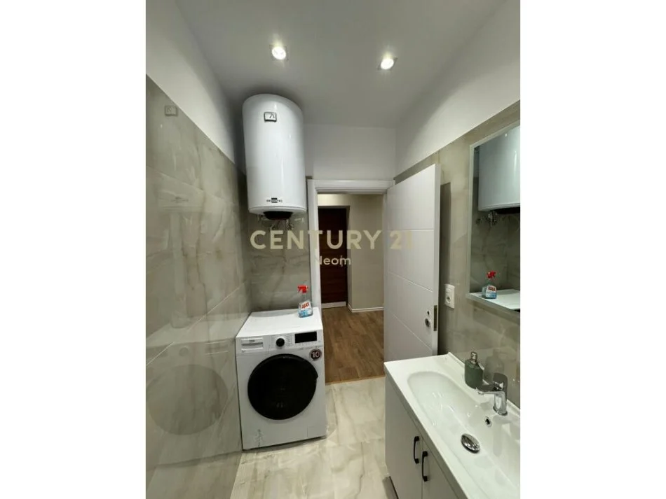 Tirane, jepet me qera apartament 2+1 Kati 1, 53 m² 450 € (Brryl)