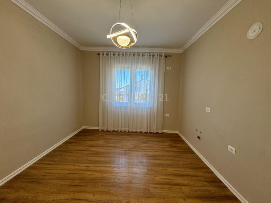 Tirane, shitet apartament 1+1 Kati 4, 48 m² 125.000 € (Rruga e Durresit)