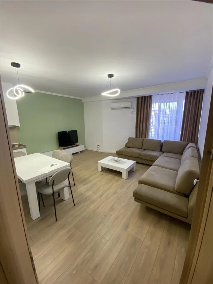 Tirane, jepet me qera apartament 2+1+Ballkon Kati 6, 90 m² 550 € (rruga Rexhep Shala)