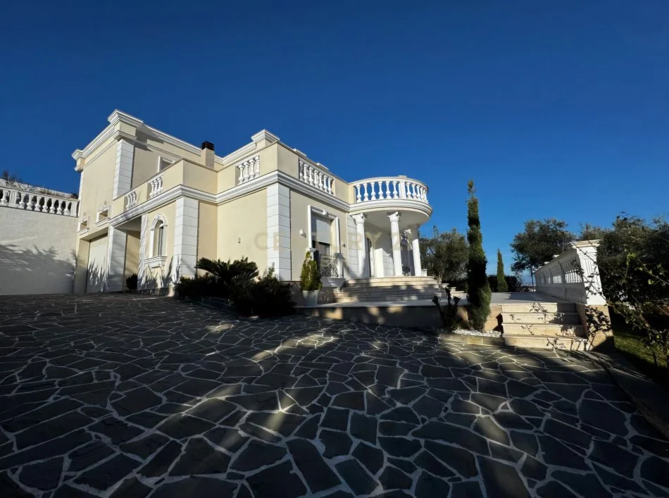 Durres, shitet Vile 4+1+Ballkon Kati 2, 372 m² 820.000 € (Qendra, DURRËS)