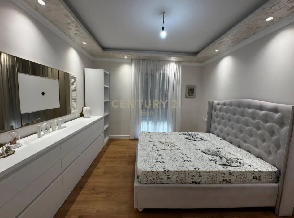 Durres, shitet Vile 4+1+Ballkon Kati 2, 372 m² 820.000 € (Qendra, DURRËS)