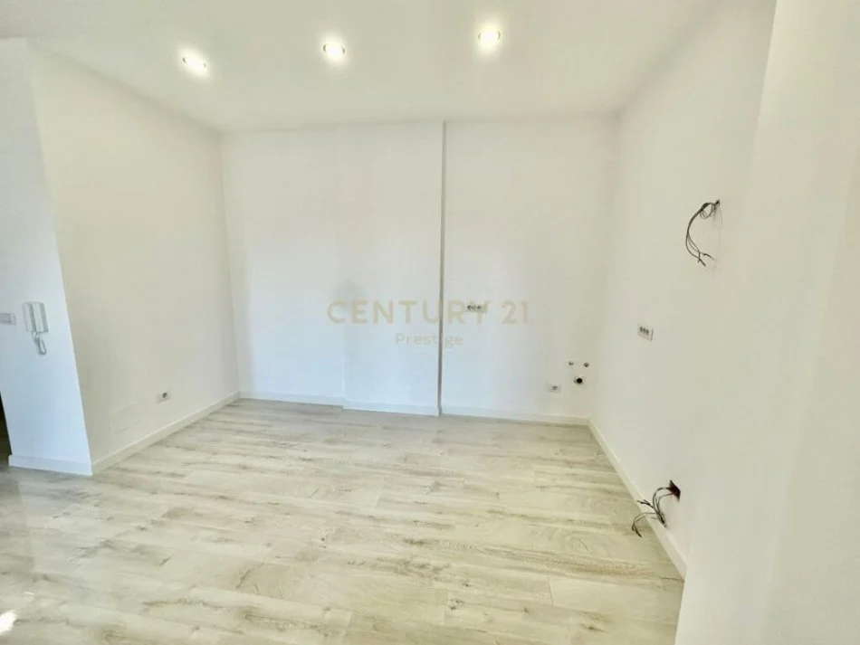 Tirane, shitet apartament 2+1+Ballkon Kati 5, 92 m² 240.000 € 