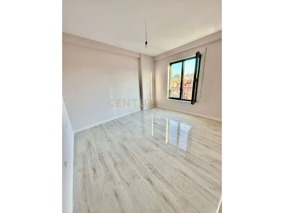 Tirane, shitet apartament 2+1+Ballkon Kati 5, 92 m² 240.000 € 