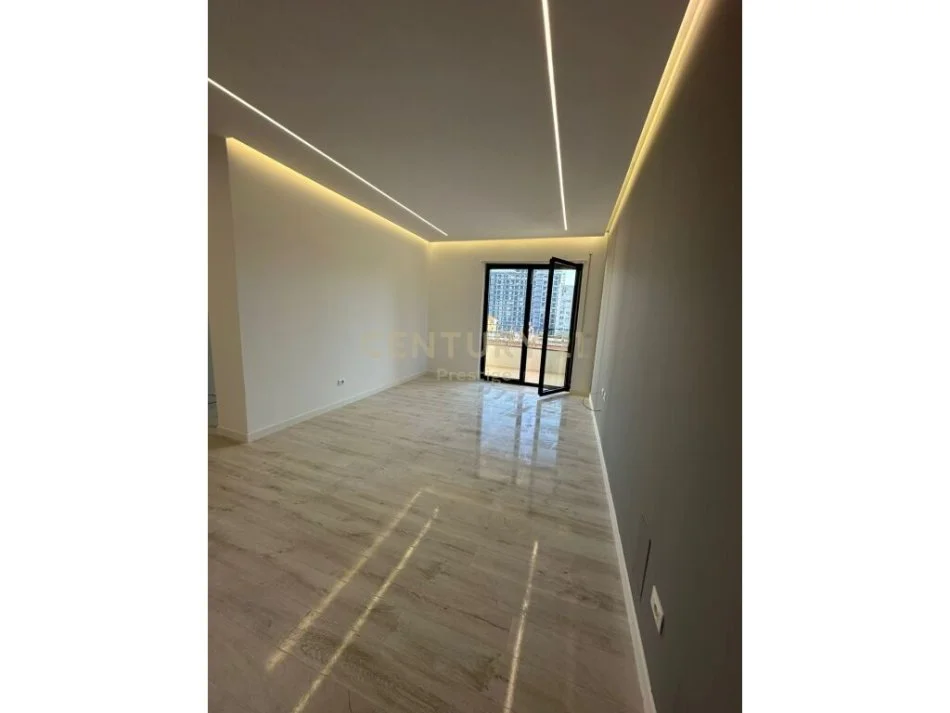 Tirane, shitet apartament 2+1+Ballkon Kati 5, 92 m² 240.000 € 