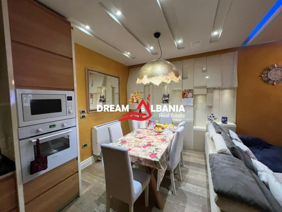 Tirane, jepet me qera 3+1 Kati 5, 125 m² 750 € (Astir)