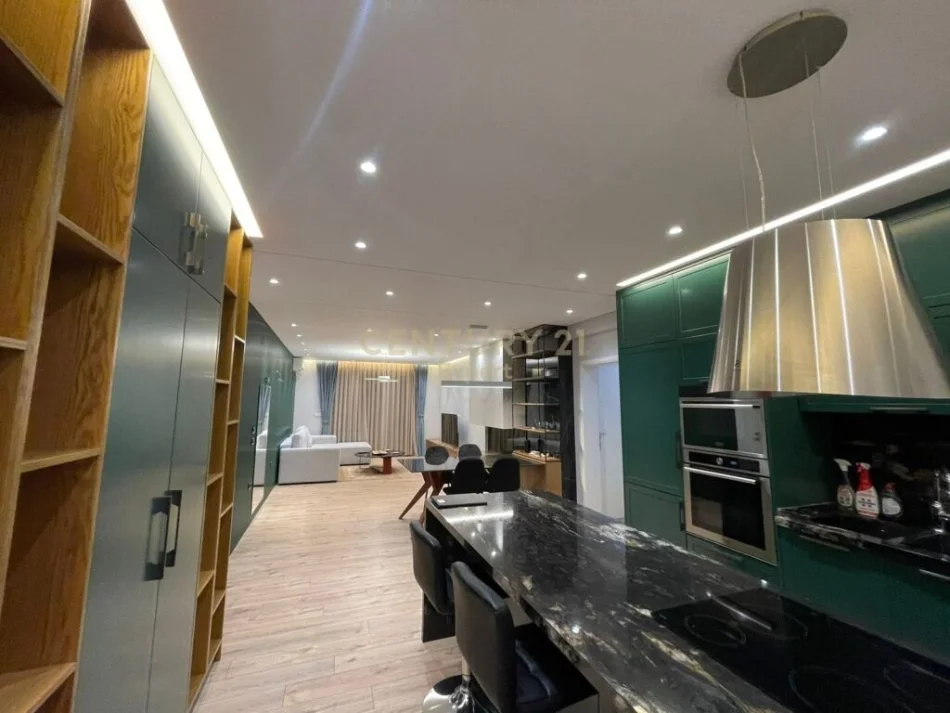 Tirane, jepet me qera apartament 2+1 Kati 5, 135 m² 1.000 € 