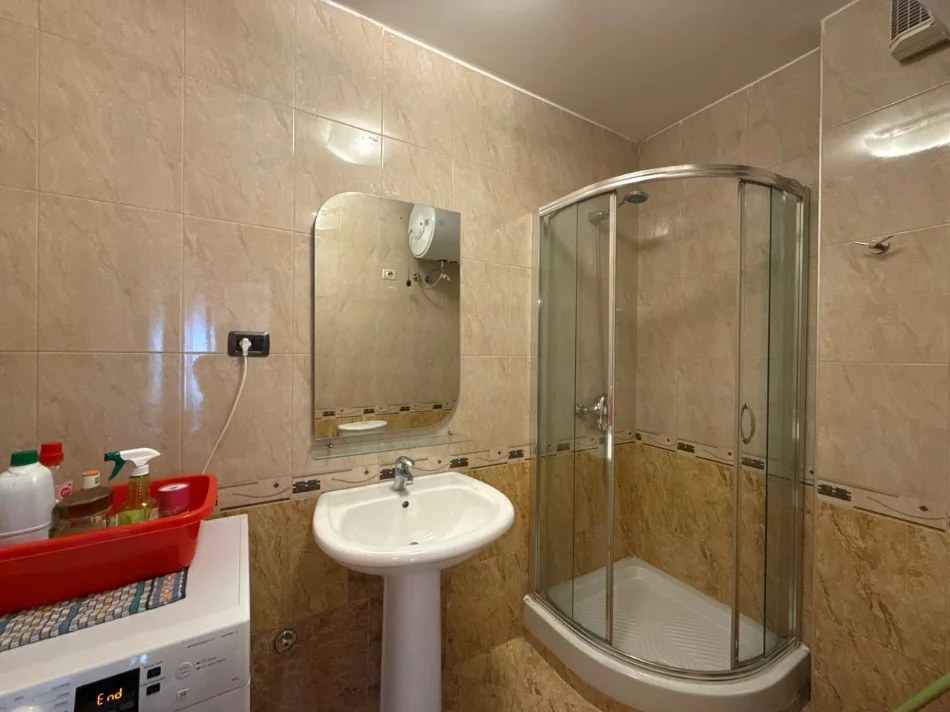Tirane, jepet me qera apartament Kati 9, 97 m² 700 € (Qender)