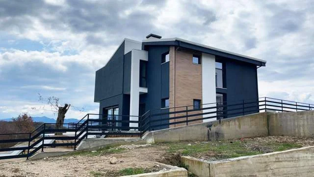 Tirane, shes Vile 2 Katshe Kati 0, 498 m² 800.000 Euro (NË DAIAS, NË PERIFERI TË TIRANES)