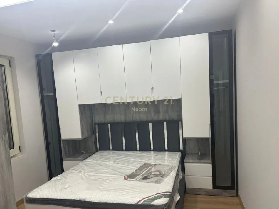Tirane, shitet 2+1 Kati 3, 91 m² 180.000 € (Neom104265)