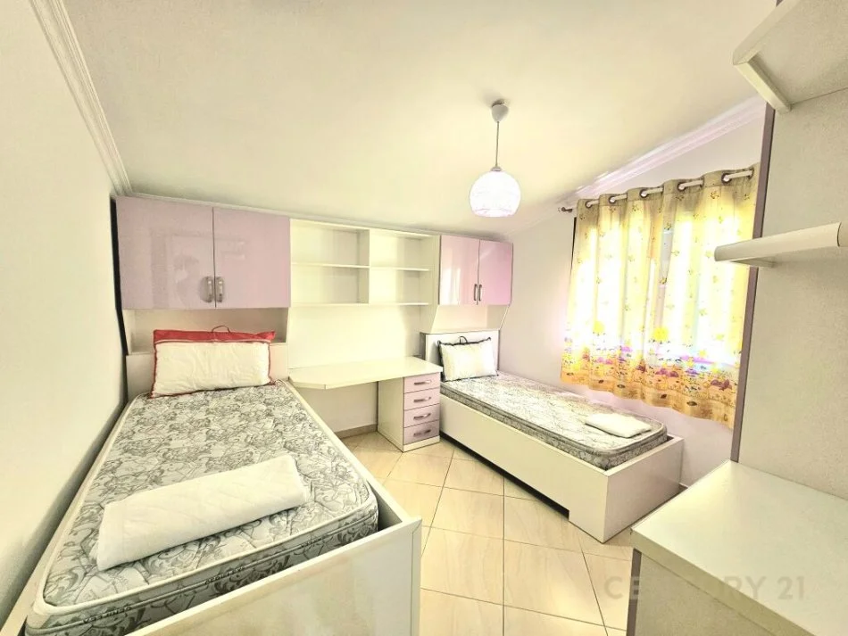 Tirane, jepet me qera apartament+verande | Penthouse 2+1+Aneks+Ballkon Kati 7, 200 m² 800 € 